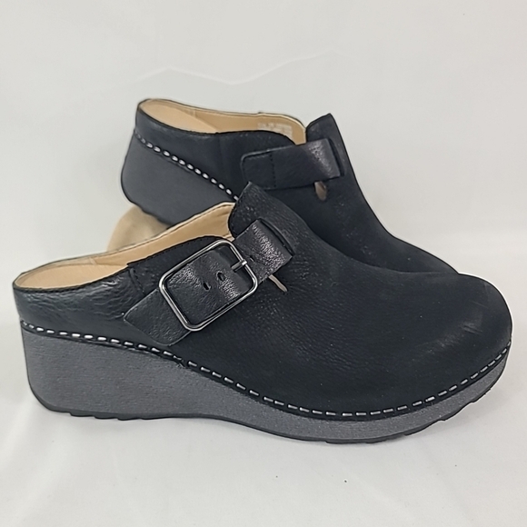 NEW Dansko Clogs Mules Black Suede Slip On Sz EU 39, US 8.5-9 NWOB - Picture 1 of 8